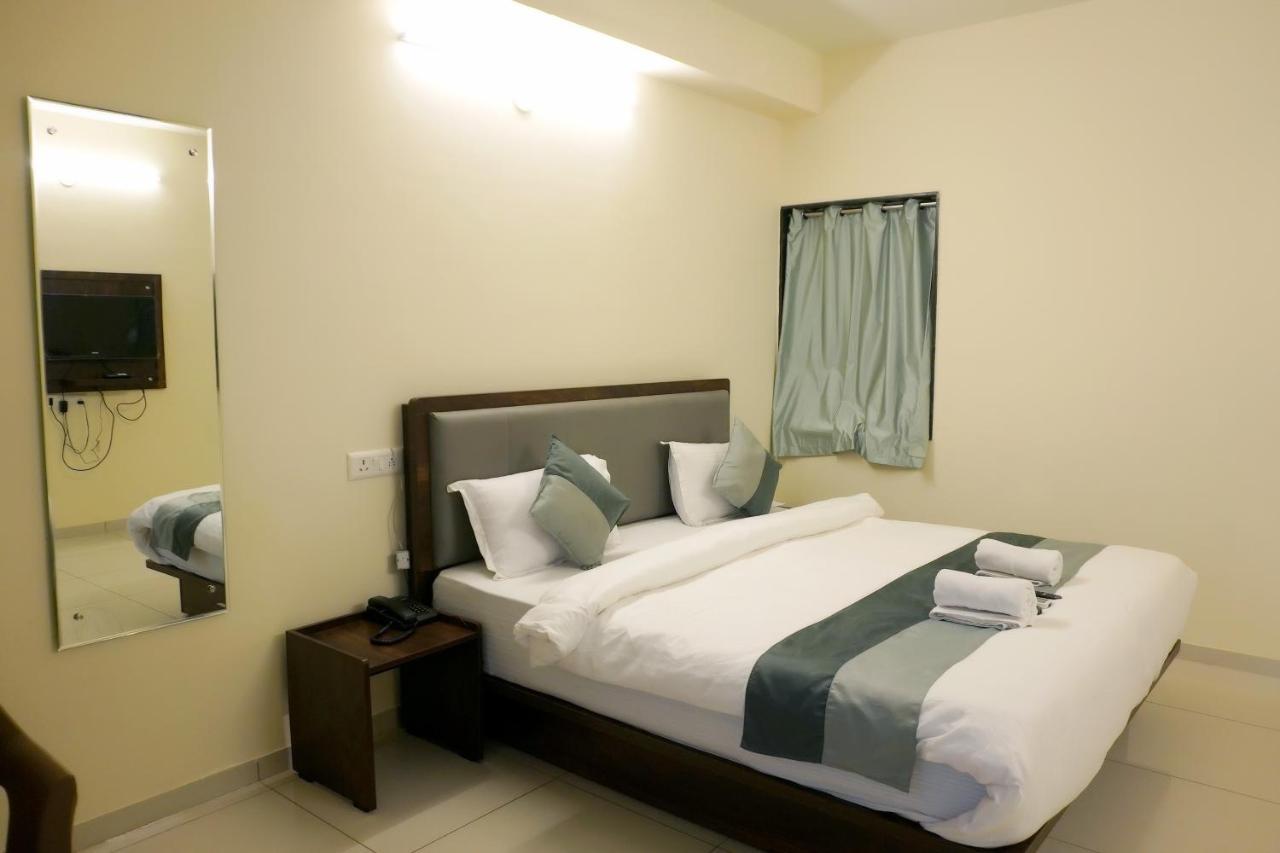 Hotel Nova Sk Rajkot Extérieur photo