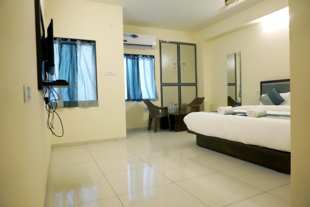 Hotel Nova Sk Rajkot Extérieur photo